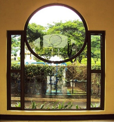 Arch window