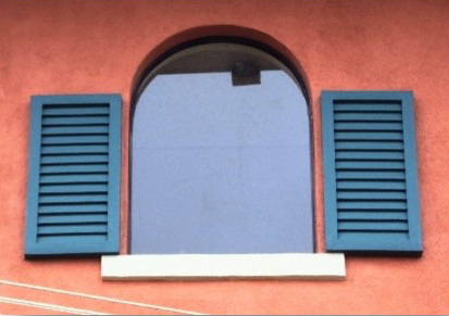 Arch window